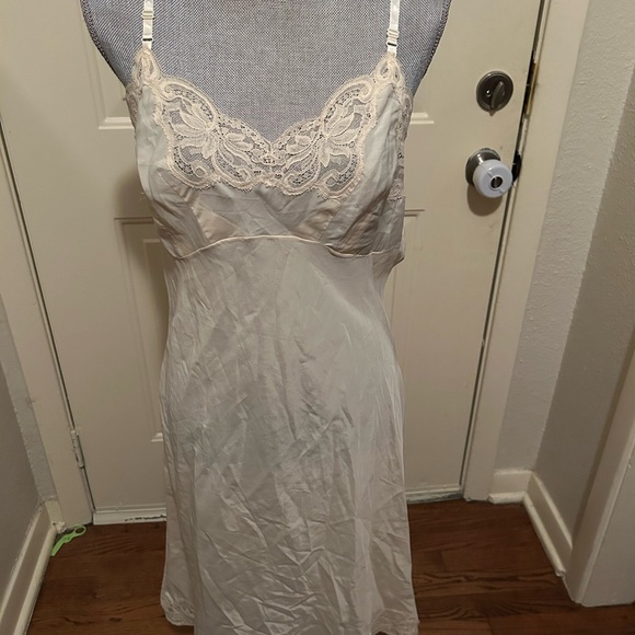 2 Vintage Antique Montaldo’s Elegant Cream Lace Slip Dresses Nightgowns - Picture 1 of 9
